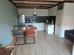 Nhà bếp/bếp nhỏ tại Petten Beach 1