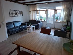 Khu vực ghế ngồi tại Petten Beach 1