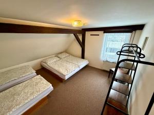 Postel nebo postele na pokoji v ubytování Pension Hraničář