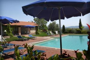 Бассейн в Agriturismo La Valle del Sole или поблизости