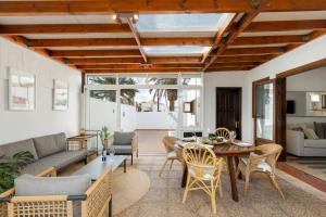 Et opholdsområde på Kaizen Volcano Home