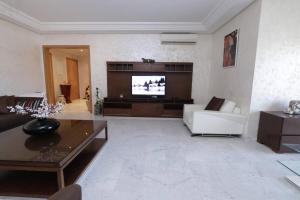 TV/trung tâm giải trí tại The Carthage Garden Nest, cozy S 20