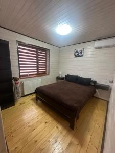 En eller flere senge i et værelse på Приватна садиба ~Smoky mountain~ + 27 billeder