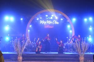a group of people standing on a stage at Cỏ Mây Wonder Homestay in Mộc Châu