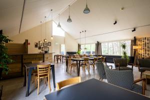 En restaurant eller et andet spisested på De Folks