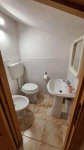 Et badeværelse på Agriturismo il Fosso La Casa Piccola + 1 billede