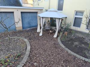 En have udenfor statt HOTEL - individuelle, gemütliche Dachgeschoßwohnung zum wohlfühlen - im Herzen Oldenburg