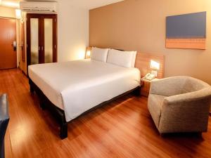 Postel nebo postele na pokoji v ubytování Novotel Lima San Isidro