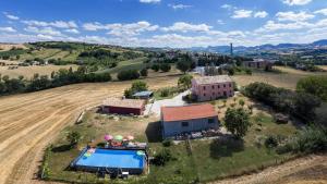Swimmingpoolen hos eller tæt på Quindici Alberi B&B