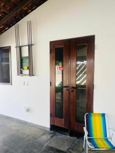 een stoel voor een gebouw bij Pousada e hostel Italia in São Luís