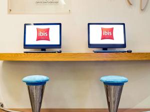 TV a/nebo společenská místnost v ubytování ibis Mall Avenue Dubai