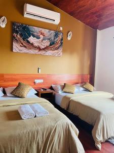 Postel nebo postele na pokoji v ubytování Canal's Edge