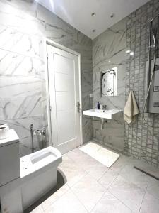 Gallery image of Cosy S2 Apartment Near LaMrsa Beach in El Haouach +14 photos