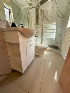 Koupelna v ubytování Home Quillon + 3 fotografie