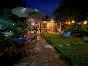 En have udenfor Lungsonhouse Pai