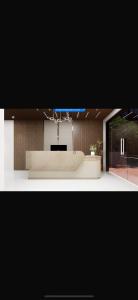 een zwart-witte foto van een badkamer met wastafel bij Hotel Liora Suites in Bangalore