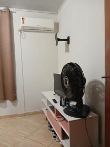 Et tv og/eller underholdning på Quarto para casal Ar condicionado Tv