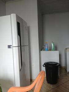 Køkken eller tekøkken på Quarto para casal Ar condicionado Tv