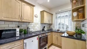 Køkken eller tekøkken på Quite and new Glasgow house, Commore Drive