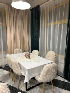 Khu vực ghế ngồi tại Montana Inn Slănic Moldova