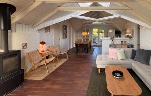 een woonkamer met een bank en een tafel bij Amazing Home In Odder With Sauna in Odder