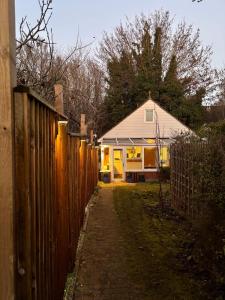 Bygningen som feriehuset ligger i