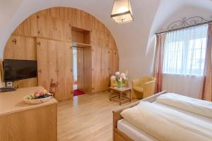 TV a/nebo společenská místnost v ubytování Hotel Post