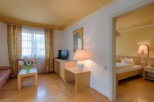 Postel nebo postele na pokoji v ubytování Hotel Post + 37 fotografií