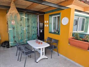 a room with a table and chairs and a wall at The Graziano 2 house in Sousse