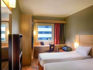 Postel nebo postele na pokoji v ubytování ibis Santiago Providencia + 95 fotografií