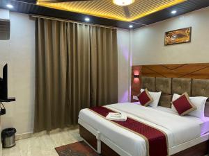 En eller flere senge i et værelse på Hotel Full Moon Night + 49 billeder