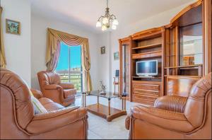 Et tv og/eller underholdning på Calheta 3 Apartment