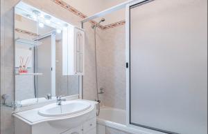 Et badeværelse på Calheta 3 Apartment + 11 billeder