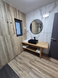 a bathroom with a sink and a mirror at Gray River Resort in Obarsia-Lotrului +45 photos