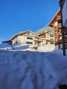 a building with snow in front of it at Apartment Lyso en Soly in Königsleiten