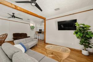 a living room with a couch and a flat screen tv at Circle Overlook-Downtown Apartment Stay in Sebring