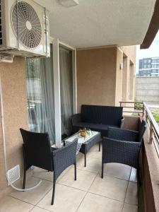 Et opholdsområde på COMODO DEPTO FAMILIAR 3D 1B PARKING Piscina + 3 billeder