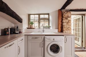 Køkken eller tekøkken på Coniston House - Eco Hot Tub + 26 billeder