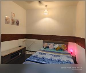 En eller flere senge i et værelse på SKS Pavillion Residences - High Floor with Singapore View + 81 billeder