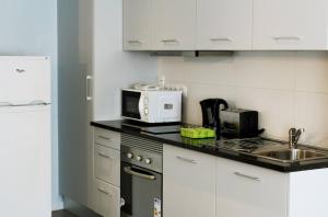 Kuchyň nebo kuchyňský kout v ubytování QUO Almeida Garrett