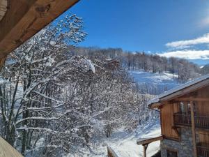 Le Cochet by Lodji om vinteren