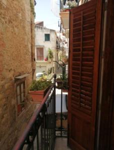 an open door to a balcony in an alley at Tomicla in Monreale