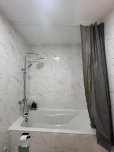 Et badeværelse på Cosy flat close to Ghent station