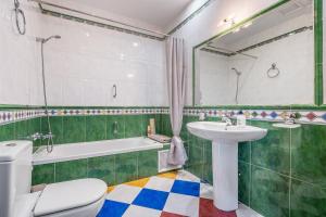 a bathroom with a sink and a toilet and a tub at Sueños De La Vega in Las Gabias +26 photos