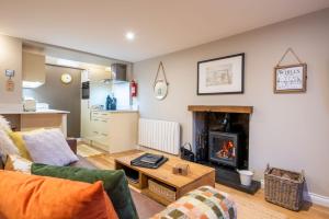a living room with a couch and a fireplace at Crossroads Cottage in Drumnadrochit
