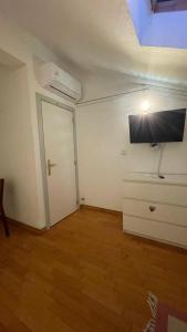 Et tv og/eller underholdning på Refúgio de Famões