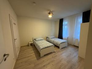 En eller flere senge i et værelse på Offenbach Work & Sleep