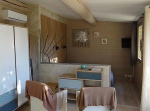 a living room with two chairs and a desk at La Pitchounette Mas Val-Chênaie Gordes in Gordes