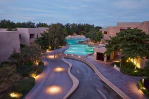 Swimmingpoolen hos eller tæt på Zulal Wellness Resort by Chiva-Som