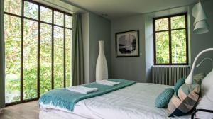 Postel nebo postele na pokoji v ubytování Le Moulin - Romagne - Demeure du XIIème